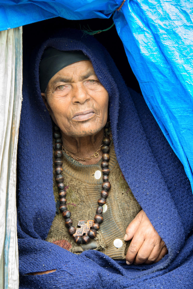 Homeless woman : Ethiopia,  Vanishing Omo Tribess : ELIZABETH SANJUAN PHOTOGRAPHY