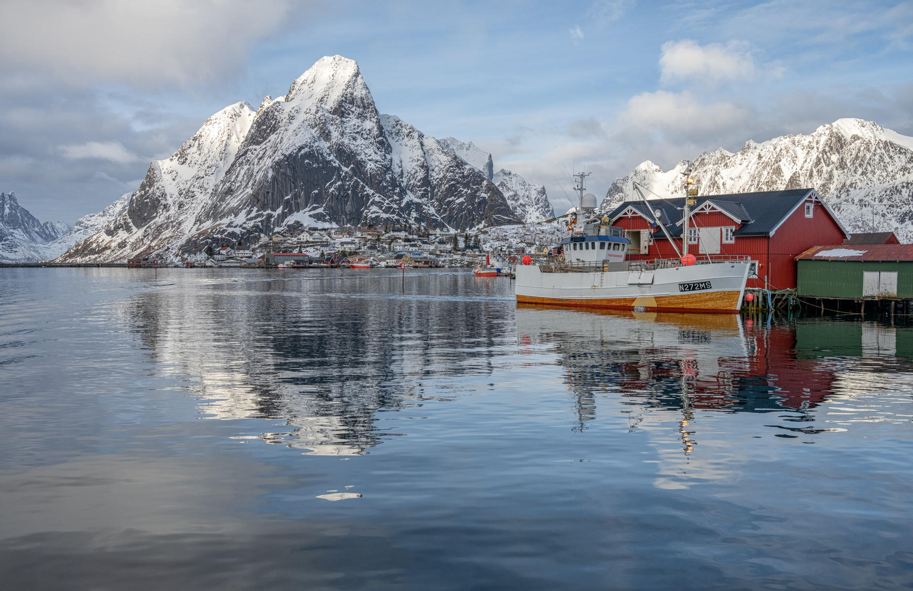 Fishing Village : Norway, Lofoten, Land of Cod : ELIZABETH SANJUAN PHOTOGRAPHY