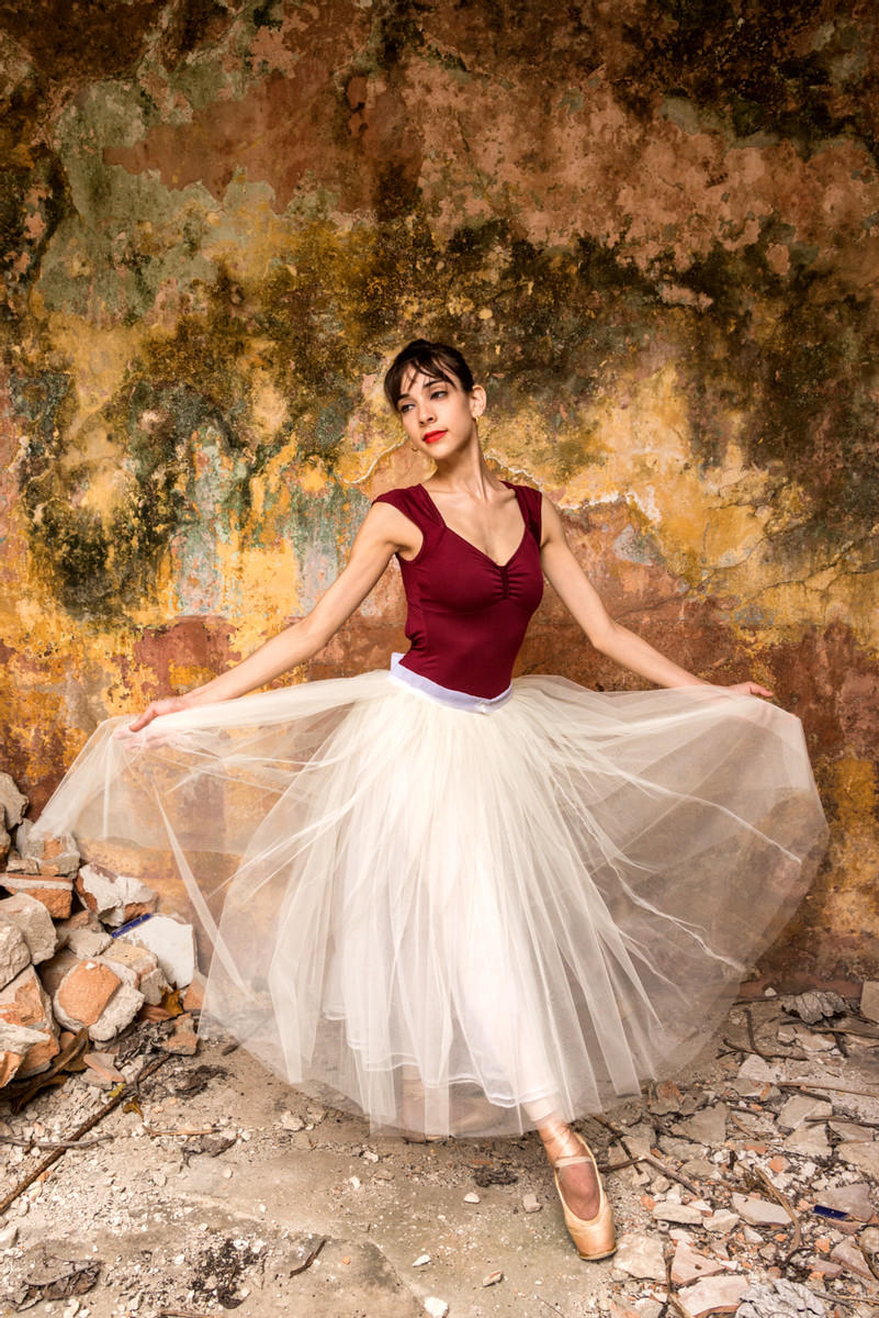 The Dance : Cuba, Where Time Stands Still : ELIZABETH SANJUAN PHOTOGRAPHY