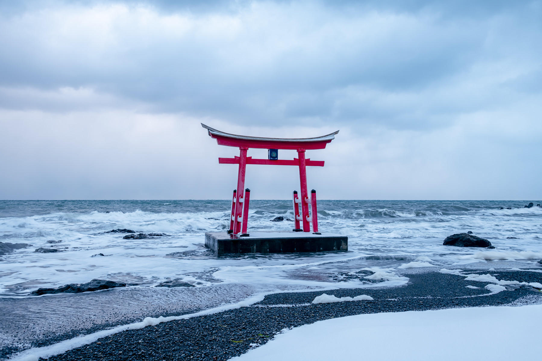 Tori Gate : Japan, Hokkaido, Snowbound : ELIZABETH SANJUAN PHOTOGRAPHY