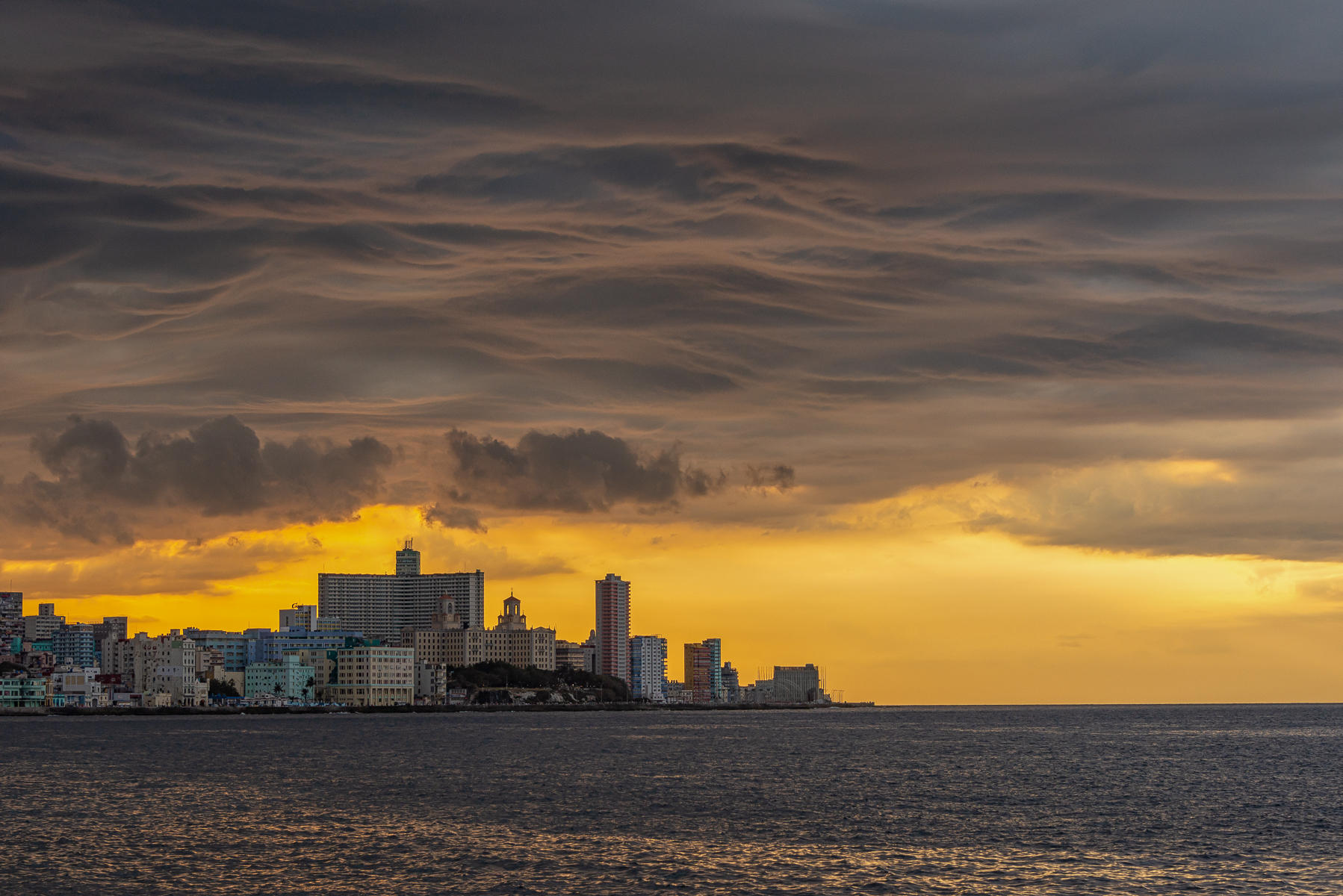 La Tormenta : Cuba, Where Time Stands Still : ELIZABETH SANJUAN PHOTOGRAPHY