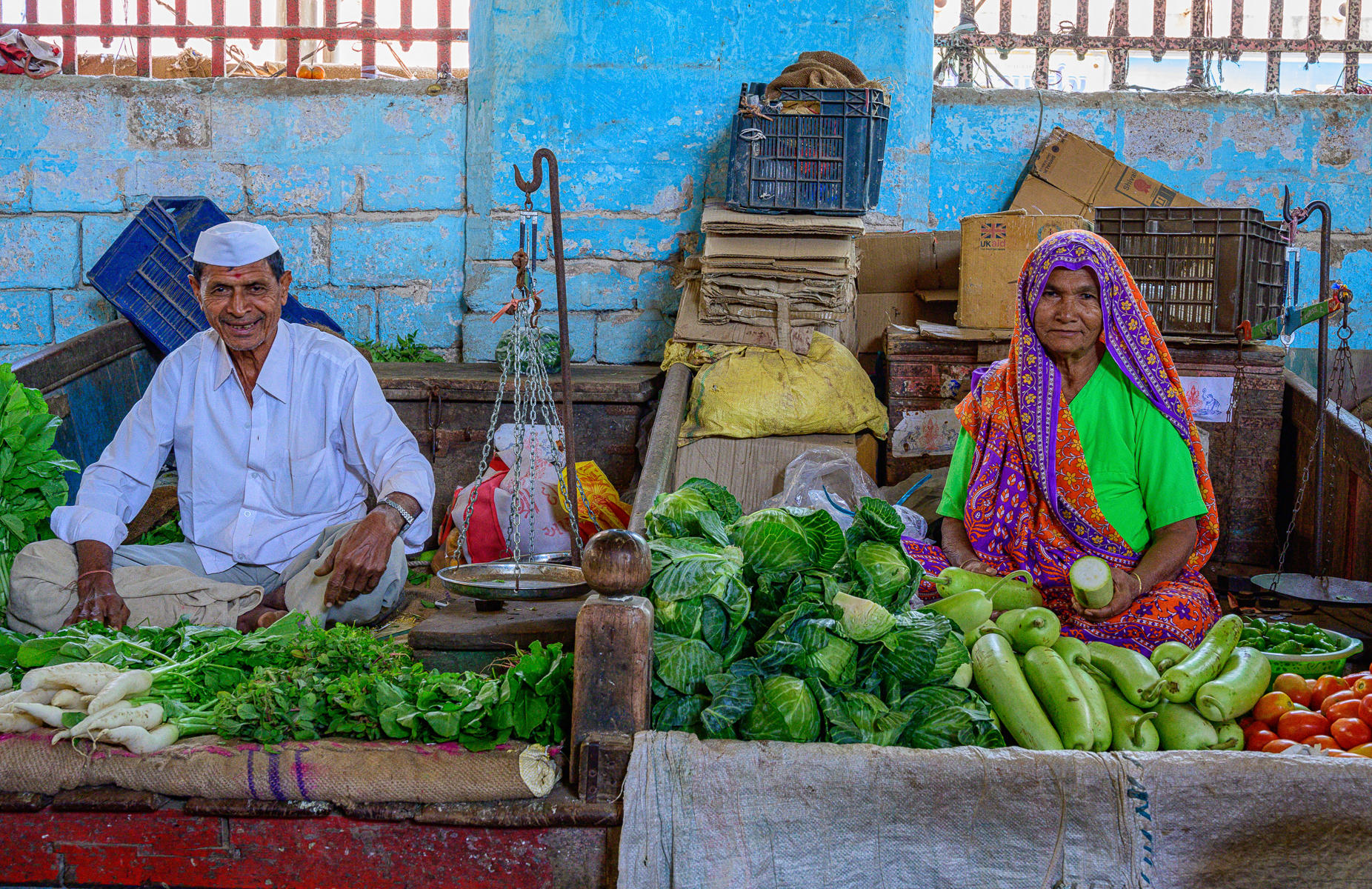 Indoor Market  : India & Sri Lanka, Resounding Colors : ELIZABETH SANJUAN PHOTOGRAPHY