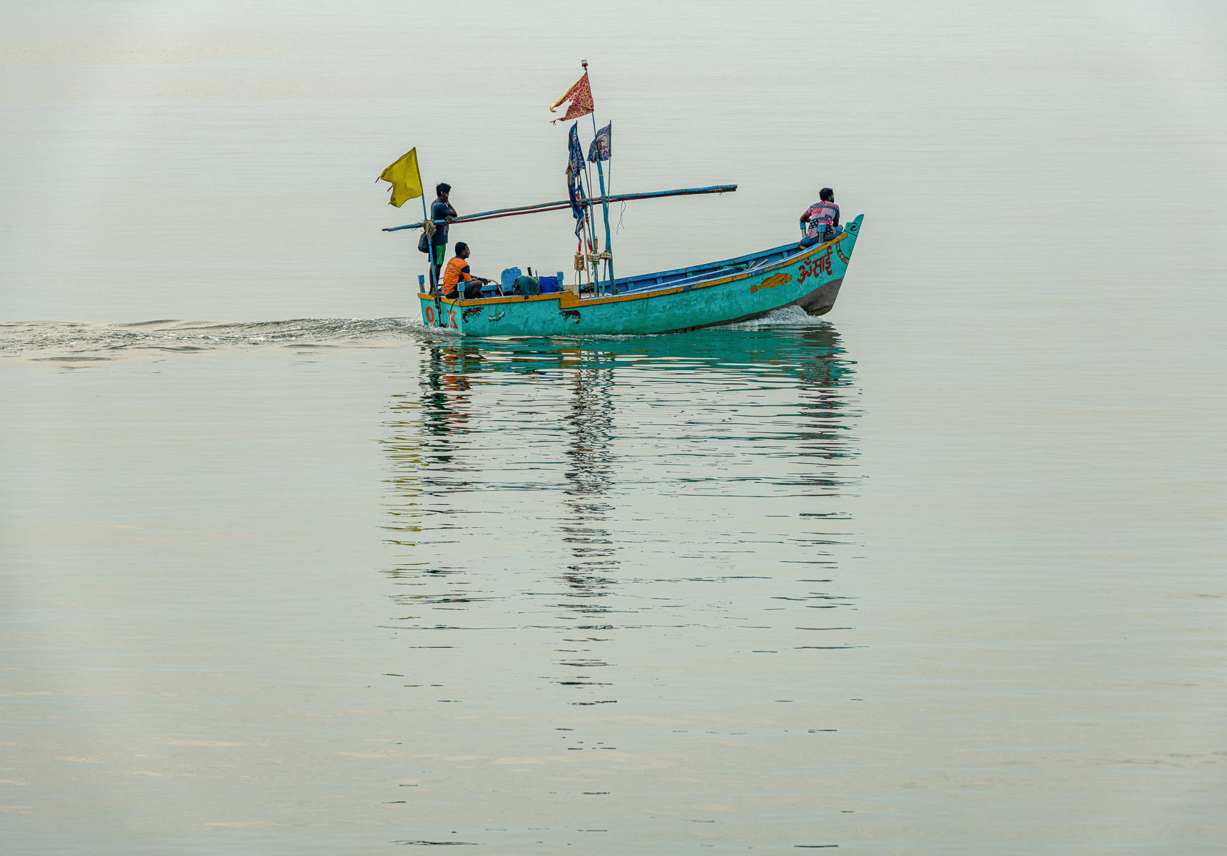 Out to Sea : India & Sri Lanka, Resounding Colors : ELIZABETH SANJUAN PHOTOGRAPHY