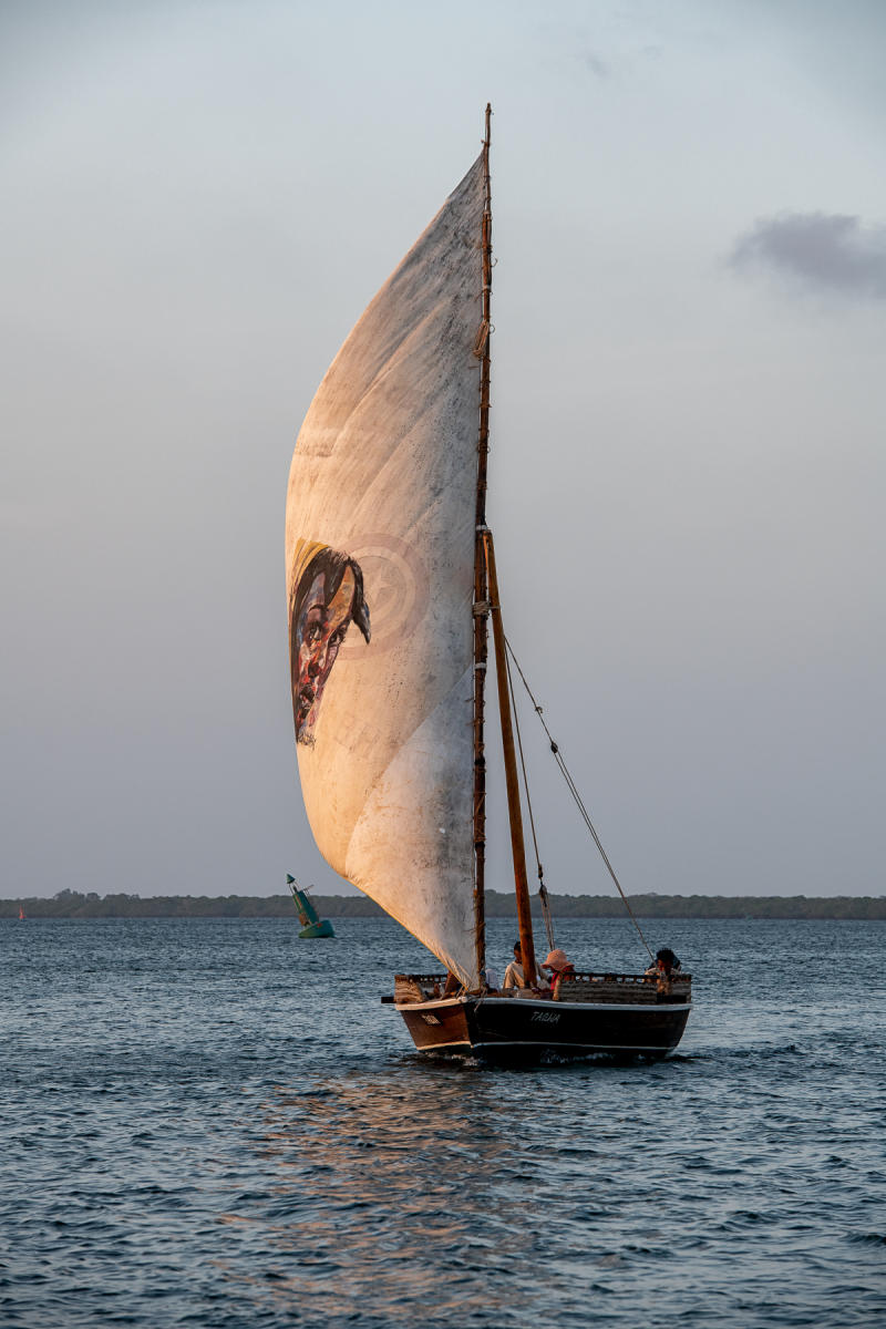 Girl Dhow : Kenya, Lamu, Where the World is Still : ELIZABETH SANJUAN PHOTOGRAPHY