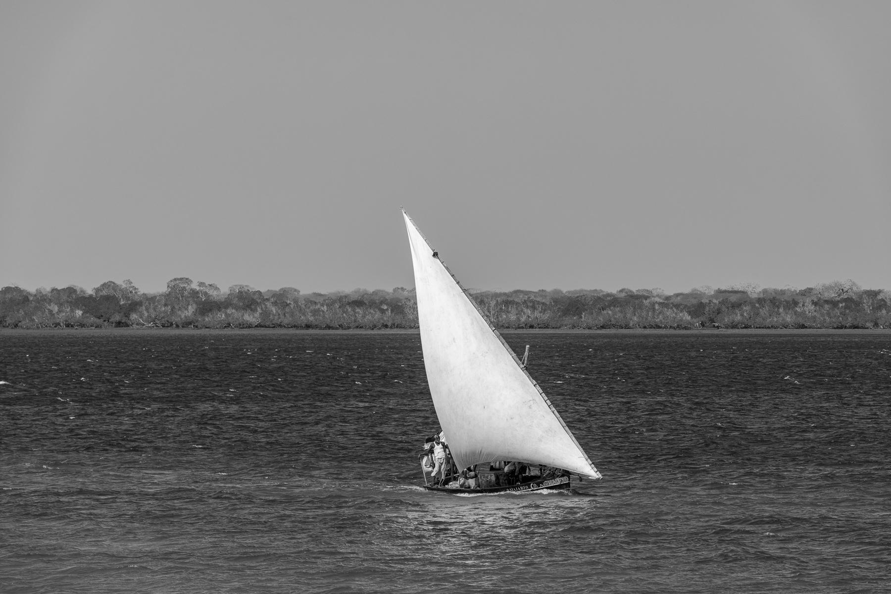 Strength  - Dhow in black and white : Kenya, Lamu, Where the World is Still : ELIZABETH SANJUAN PHOTOGRAPHY