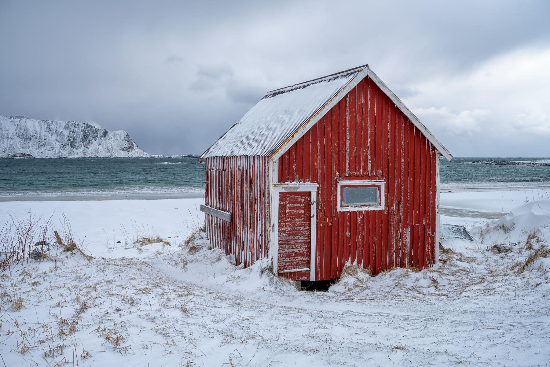 Little Red : Norway, Lofoten, Land of Cod : ELIZABETH SANJUAN PHOTOGRAPHY