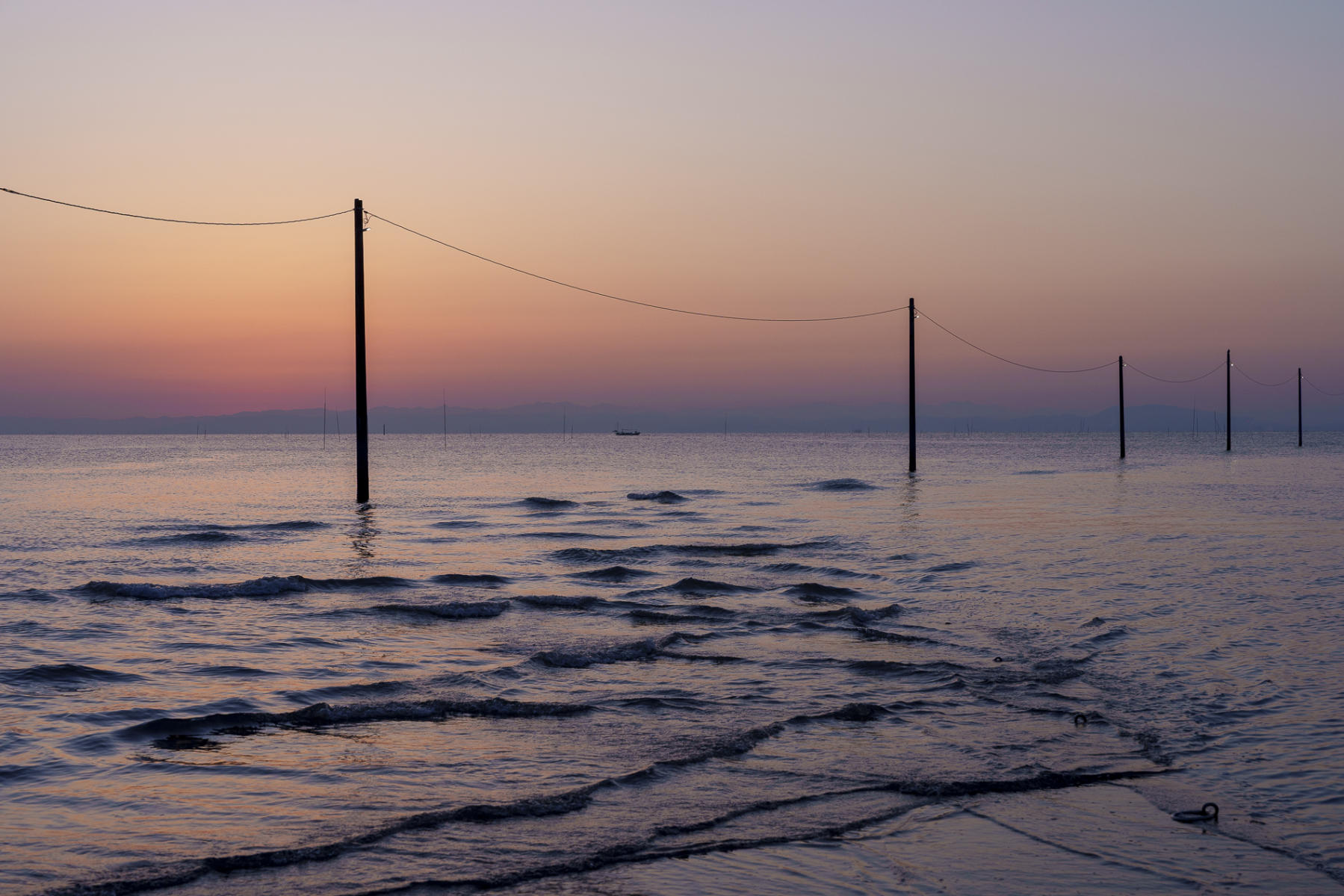 Incoming tide : Japan,Kyushu : ELIZABETH SANJUAN PHOTOGRAPHY